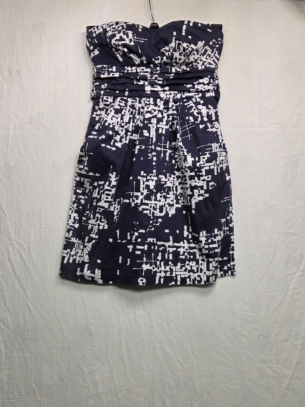 Body Central Strapless Abstract Print Cocktail Dress in Navy and White. Size 3.
